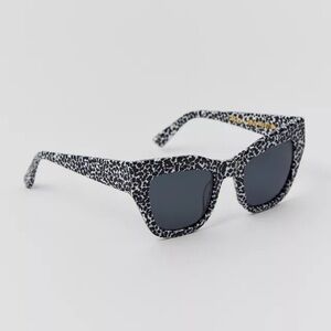 Isea decker polarized Stylish Black and White Patterned Sunglasses
